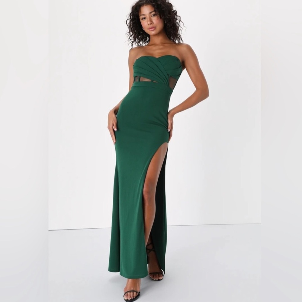 Lulu’s Strapless Gown
